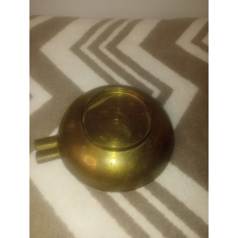 Vintage Beautiful Brass Floral Etched Ashtray-trinket Dish Z.Y. 5 3/4‎ Wide